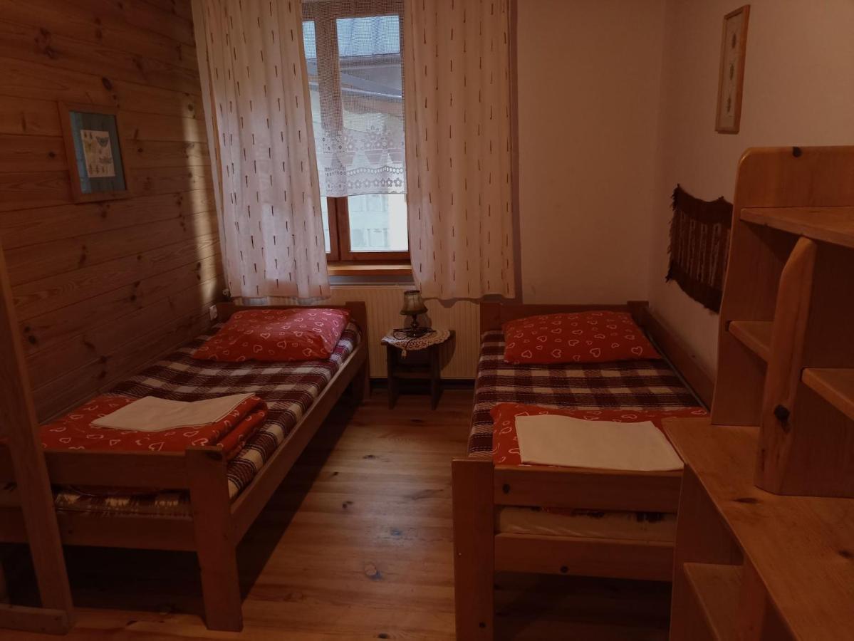 Hajstra Hotel Krempna Buitenkant foto