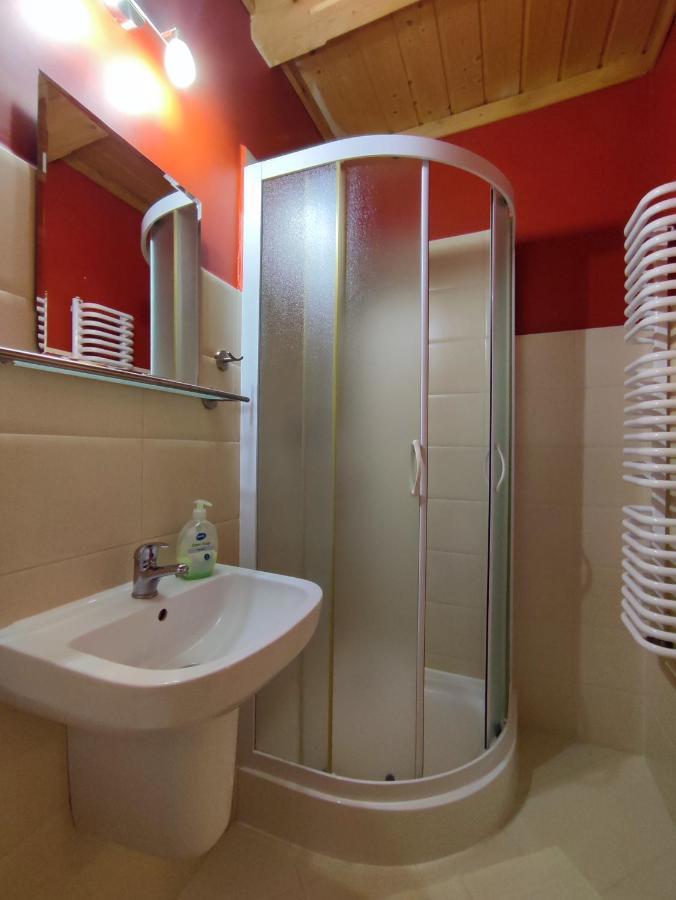 Hajstra Hotel Krempna Buitenkant foto