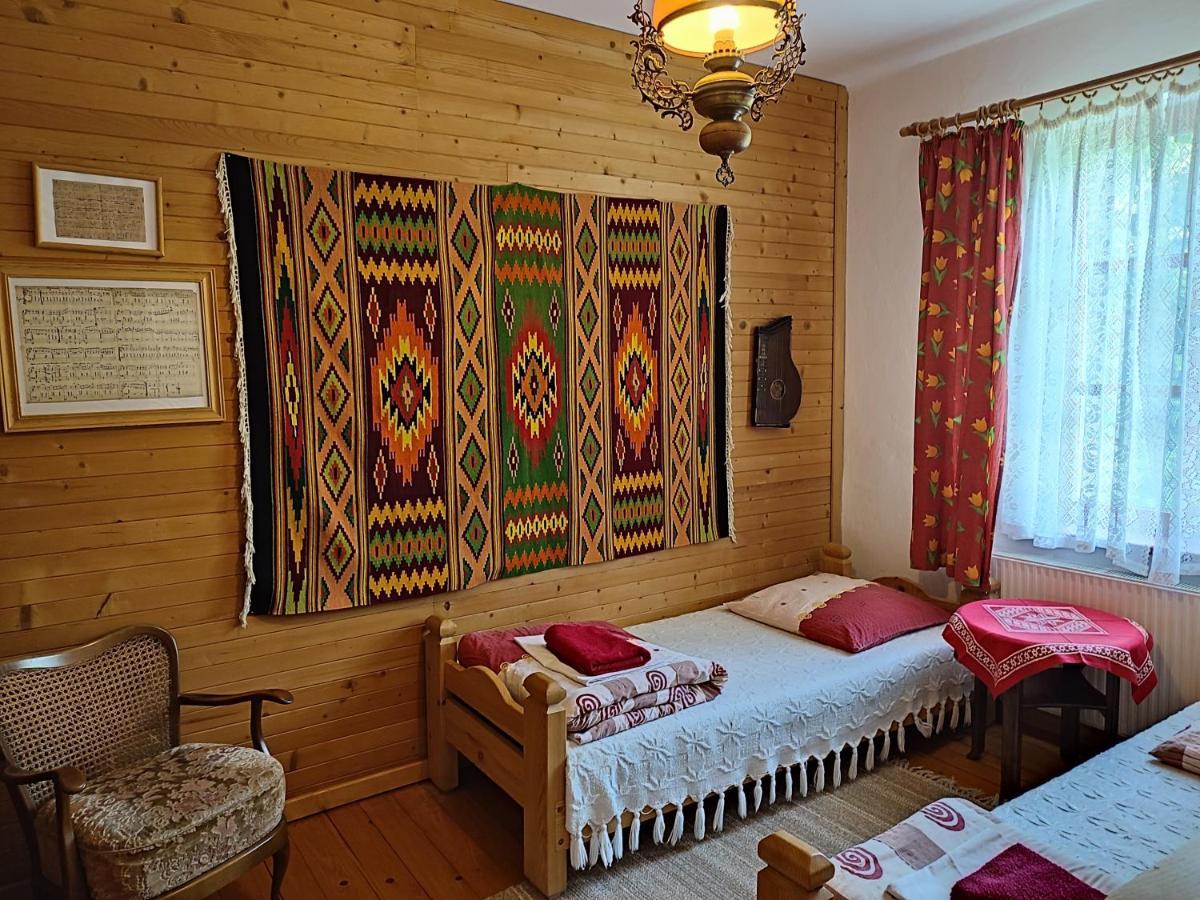 Hajstra Hotel Krempna Buitenkant foto