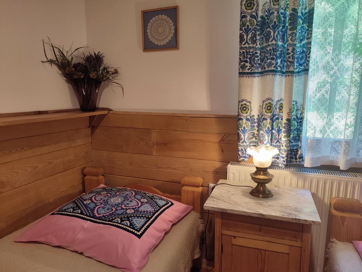Hajstra Hotel Krempna Buitenkant foto